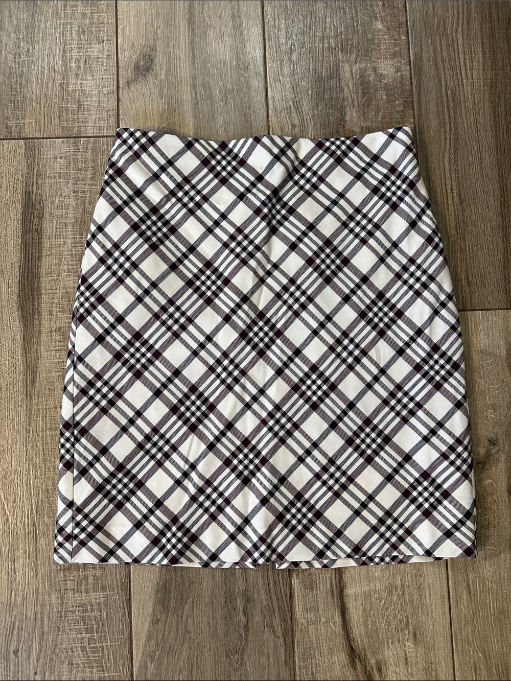 Express Plaid Pencil Skirt in White and Black